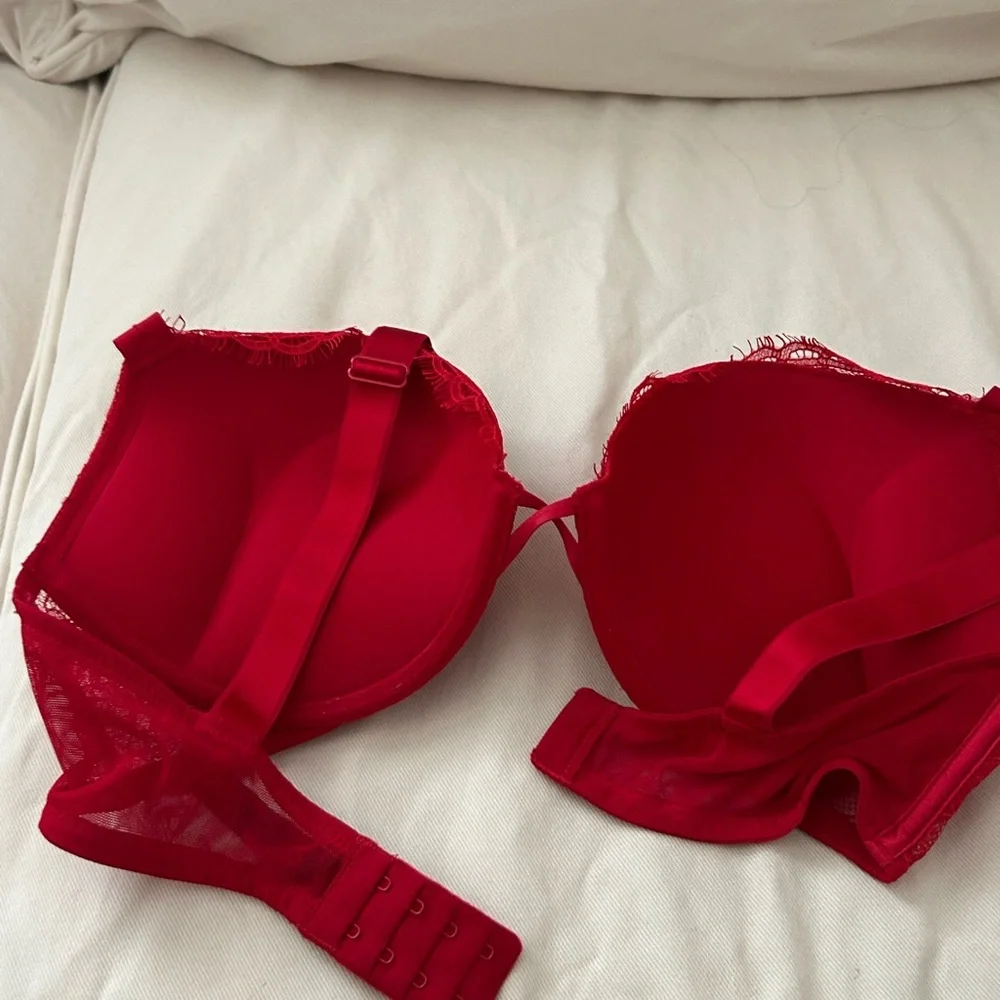 VS Bombshell Push-Up Bra in Red lace with Rhinestone shine straps.